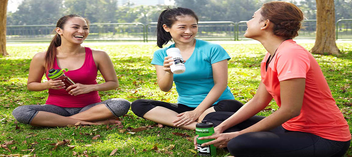 3 cô gái trong vườn