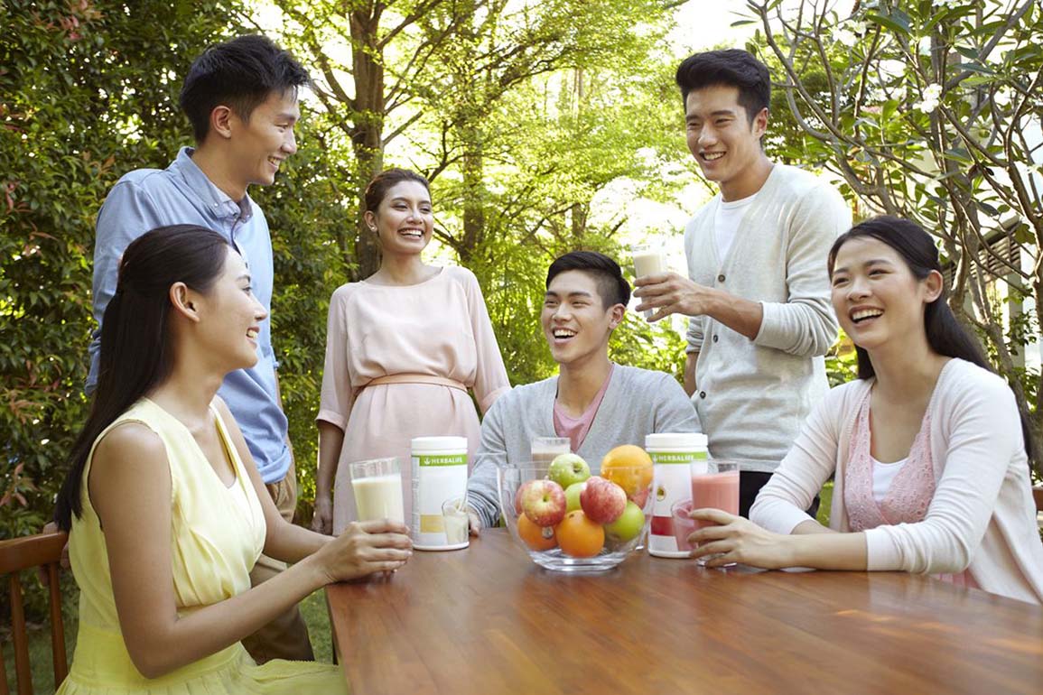 Một nhóm người đang nói chuyện