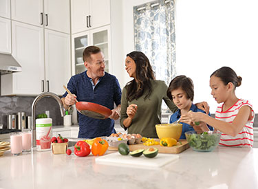 無論您的年紀、健康目標或健身水平，康寶萊致力於提供不同族群身體所需的正確營養。